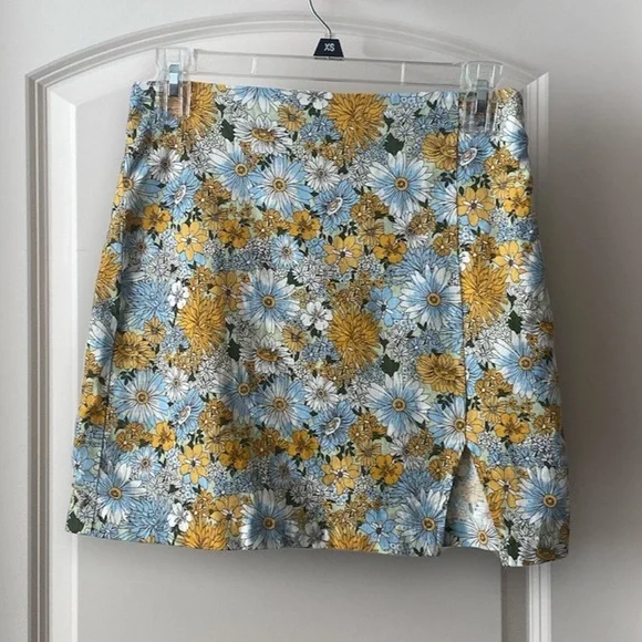 *NWOT UO Darren Notched Linen Mini Skirt size small - Picture 5 of 9